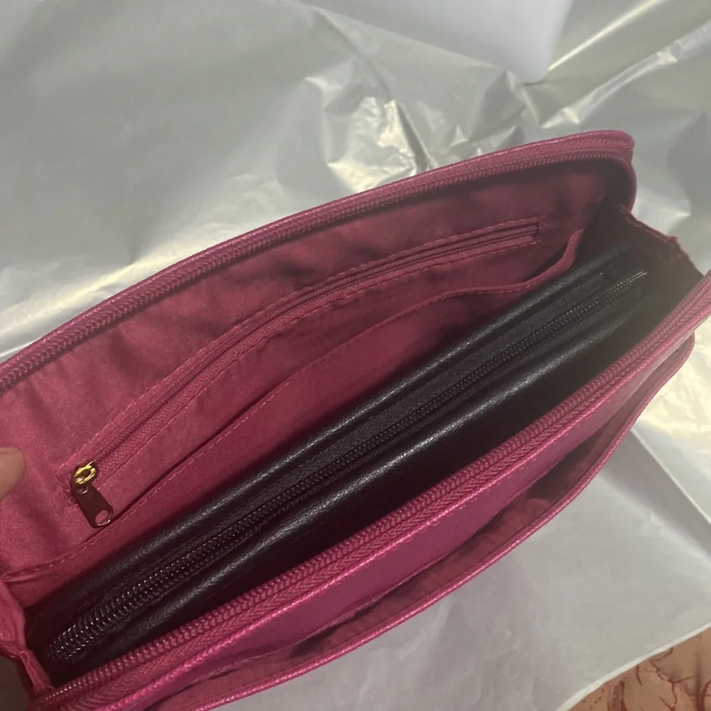 Liz Claiborne tablet carrying case, outside and inside pockets; size: 10” x 8.5”